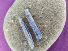 Load image into Gallery viewer, Blue Kyanite Pupils
