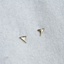 Load image into Gallery viewer, Blackberry Thorn Studs Gold
