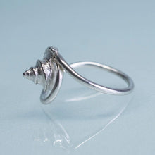 Load image into Gallery viewer, Whelk Wave Ring 7
